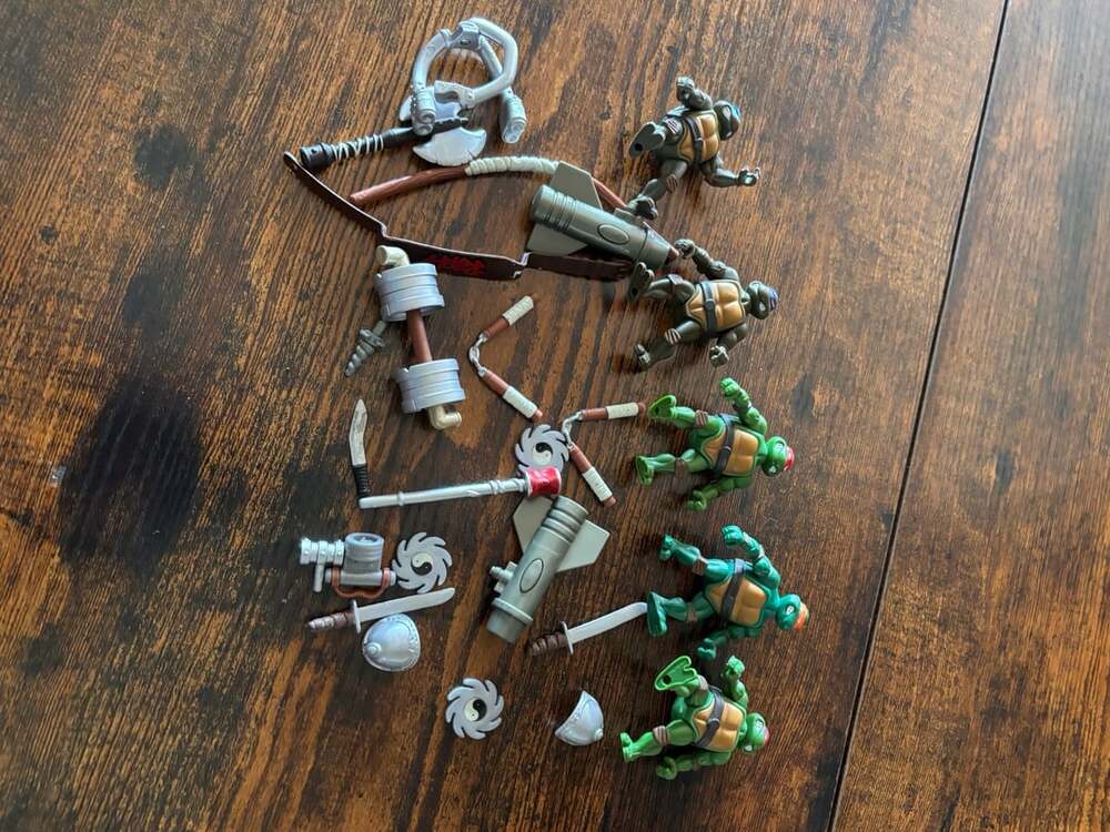 Lot of Teenage Mutant Ninja Turtles (TMNT) Action Figures and Weapons Accessorie